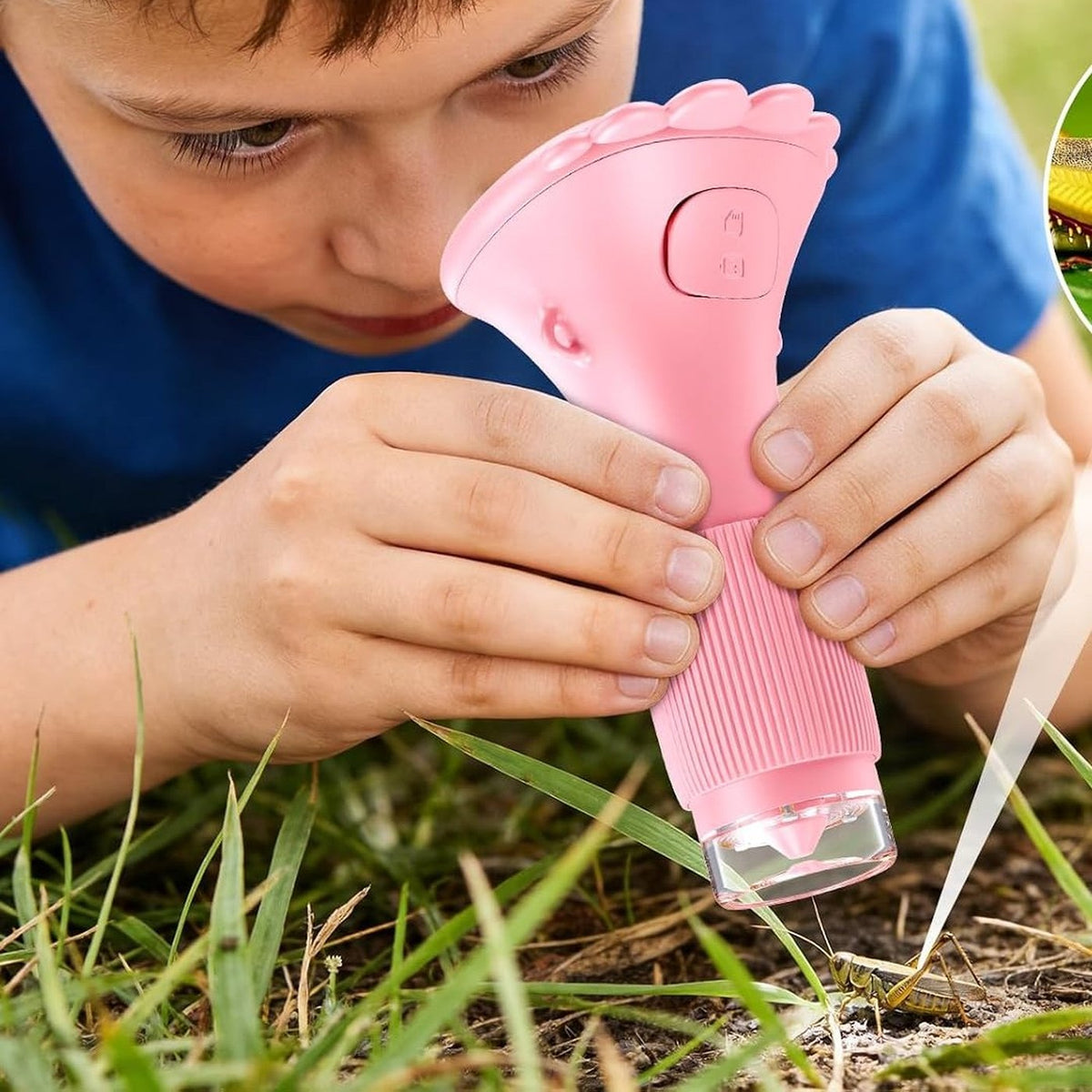 Wondermite Scope, looking at a blade of grass